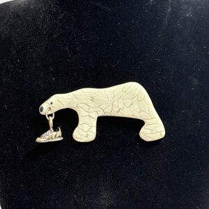 Alaska Zoo Memorabilia Binky the Polar Bear Pin